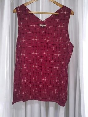 Pleione Lightweight Top Womens Size Large Burgundy Sleeveless Tank v-neck Office